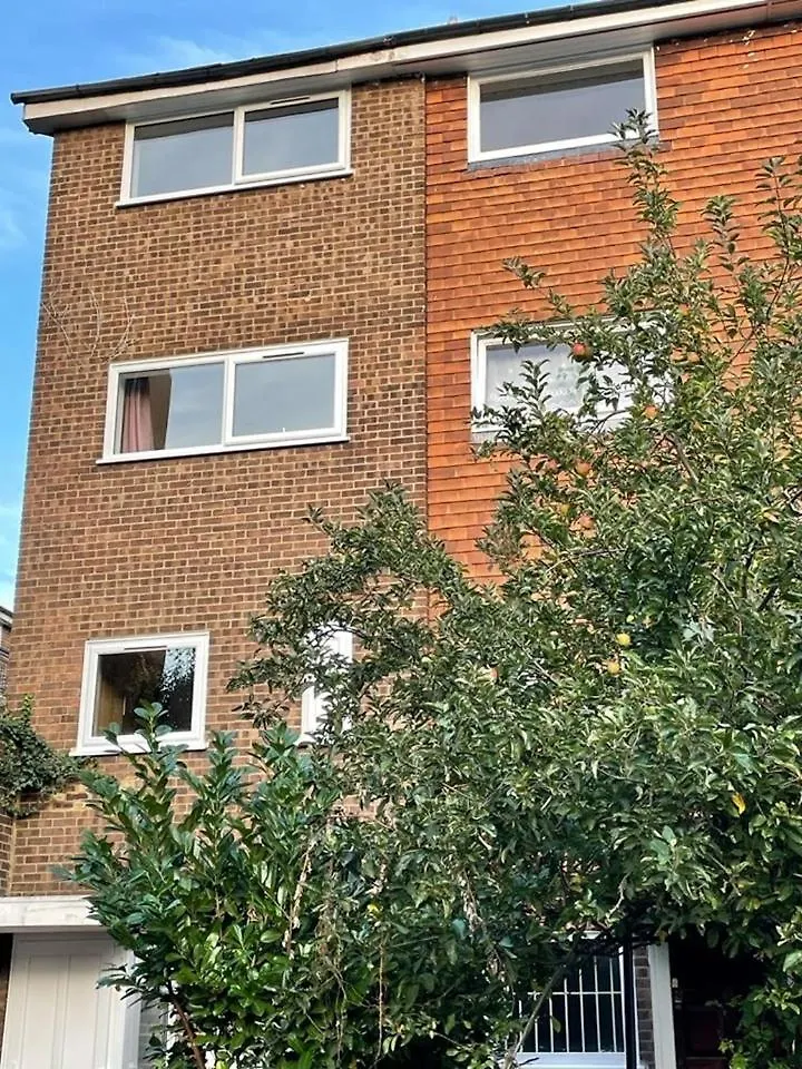 Spacious Double Bedroom With Private Bathroom Ensuite In London Canary Wharf E14, Only 1 Stop To Excel And O2 For Short Or Long Let In London Canary Wharf, Less Than An Hour From Heathrow, Stansted And Gatwick Airport 0*,  Reino Unido