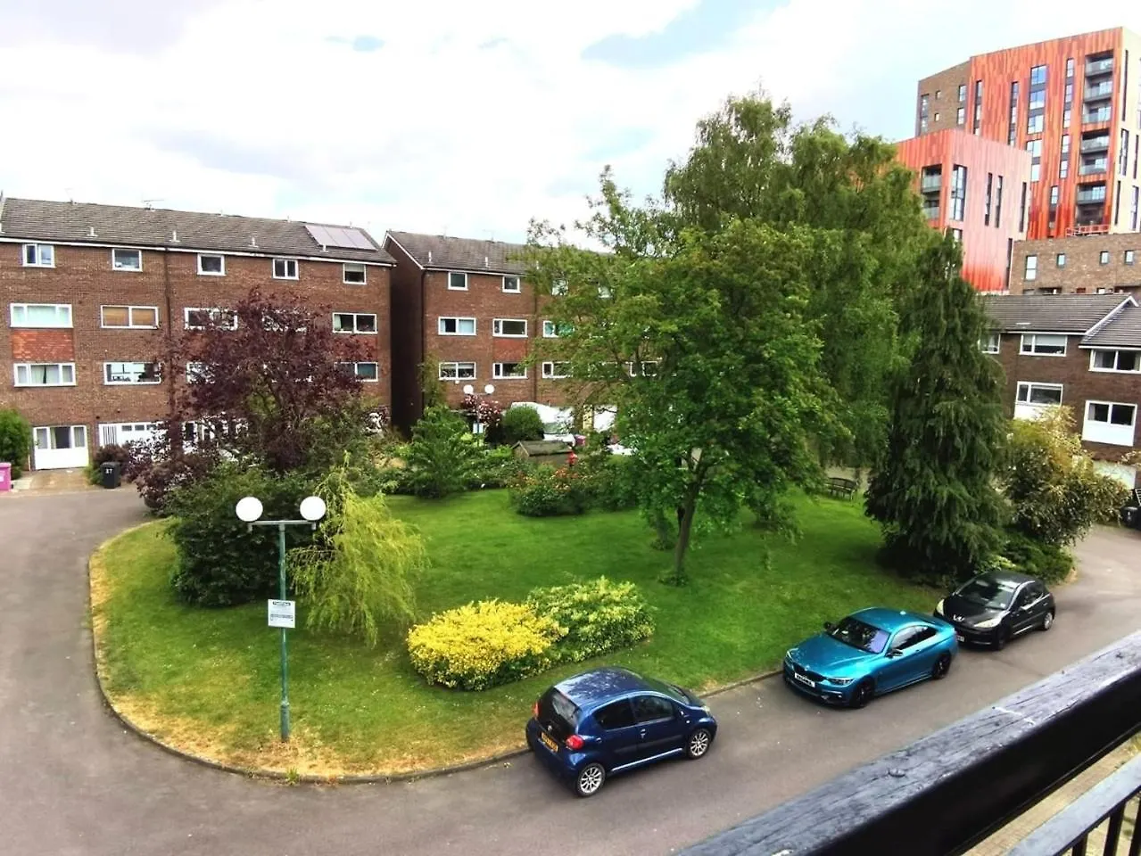 Spacious Double Bedroom With Private Bathroom Ensuite In London Canary Wharf E14, Only 1 Stop To Excel And O2 For Short Or Long Let In London Canary Wharf, Less Than An Hour From Heathrow, Stansted And Gatwick Airport