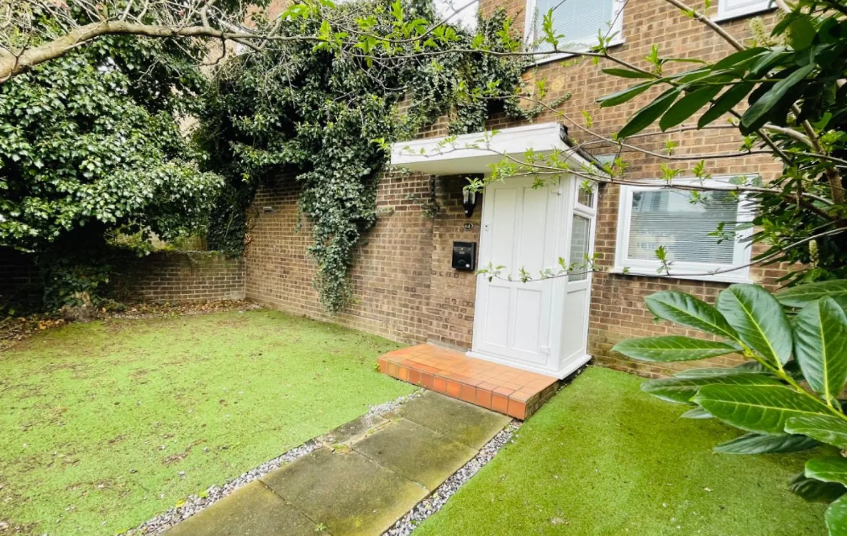 Guest house Spacious Double Bedroom With Private Bathroom Ensuite In London Canary Wharf E14, Only 1 Stop To Excel And O2 For Short Or Long Let In London Canary Wharf, Less Than An Hour From Heathrow, Stansted And Gatwick Airport